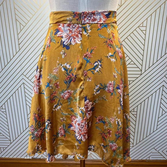 Boohoo Plus Floral Print‎ Hanky Hem Tie Waist Skirt - Picture 7 of 9